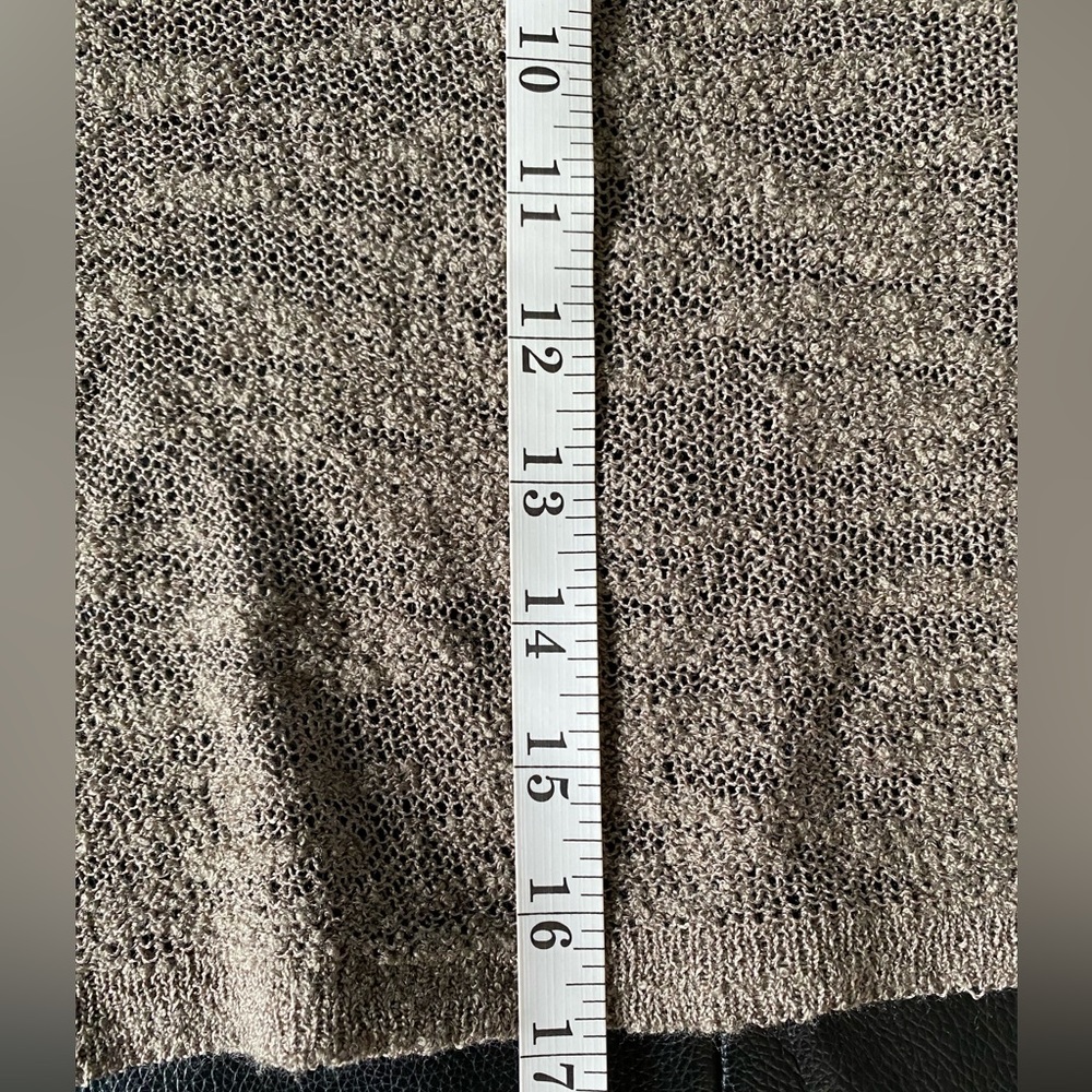 Sisley shrug taupe/grey linen colour EUC one size fits most - Picture 8 of 8